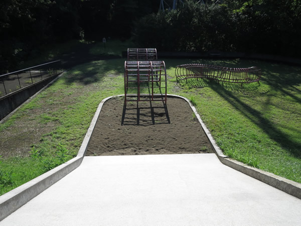 九兵衛坂公園すべり台